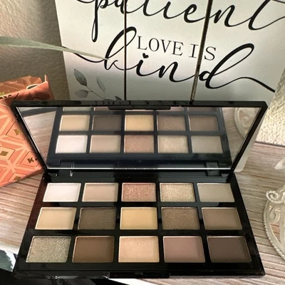 NIB Laura Geller The Casual Collection Gold Standard 15 Multi Eyeshadow Palette  - Image 1 of 4