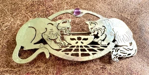 Adorable Artist Made Hammered Silver 2 Cats Pin Amethyst Bead Hallmark 2.5" - Picture 1 of 8
