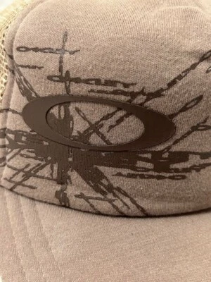 Gorra Oakley Logo Trucker Malla Snapback Ajustable Marrón Sombrero RARO Foto 1 de 4