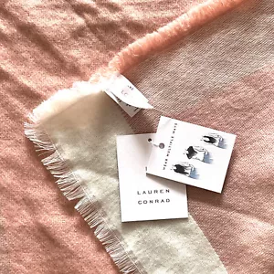 NUEVO Lauren Conrad Manta Bufanda ETIQUETAS 699 Roseta Cuadros Rosa Beige Suave 48 x 48 i - Imagen 1 de 7