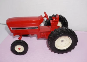 VINTAGE ERTL STK 415 RED INTERNATIONAL TRACTOR DIE CAST METAL TOY 1/16 SCALE - Picture 1 of 14