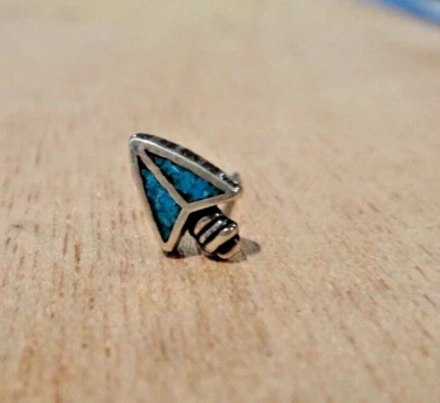 Серьги-гвоздики из чистого серебра КРОШЕЧНЫЕ 10x6 мм с фантазийным бирюзовым наконечником стрелы - Изображение 1 из 2