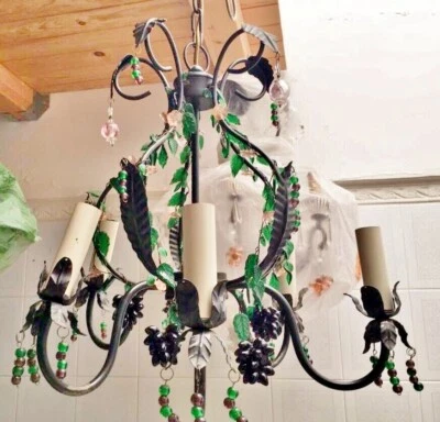 Araña de hierro con ramas de flores hojas y racimos de uva Murano... Foto 1 de 4