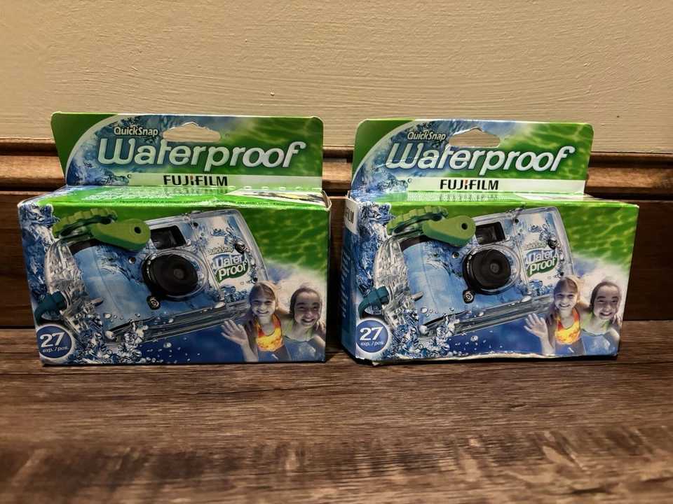 Fujifilm Quick Snap Waterproof 27 exp. 35mm Camera 800 film,Blue/Green/white X 2 - Image 1 of 1