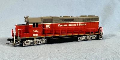 N Scale Atlas Central Oregon & Pacific CORP GP38 with DCC - Image 1 of 4