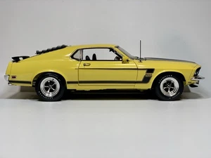1:18 Highway 61 1969 Ford Mustang Boss 302 yellow/black - Picture 1 of 6