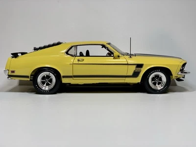 1:18 Highway 61 1969 Ford Mustang Boss 302 yellow/black - Image 1 of 4