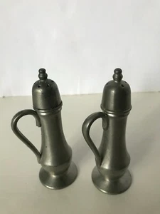 Authentic Vintage ONEIDA HEIRLOOM PEWTER HANDLE SALT & PEPPER SHAKERS - Picture 1 of 3