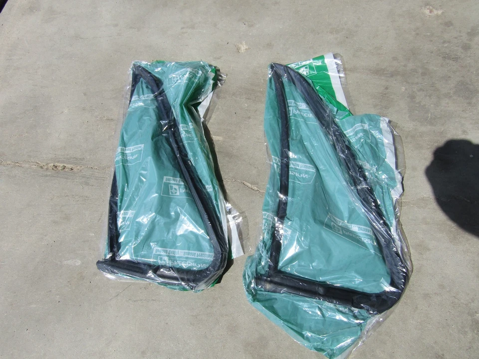 Fits 72 73 74 75 76 77 Dodge Ram Truck  Ramcharger  Vent Window Seals Gaskets - Image 1 of 1