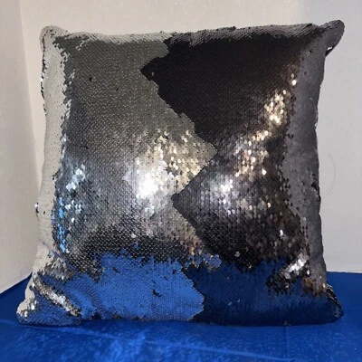 Almohada negra suave brillante con lentejuelas 15”X15” - Estate Find Foto 1 de 4