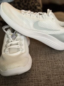 nike nurse white shoes 9.5 - Picture 1 of 4