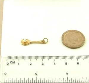 9ct 375 Yellow Gold Tennis Racket & Simulated Pearl Ball Charm Pendant - Picture 1 of 3