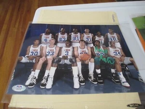 Foto 8 x 10 de Robert Parish Boston Celtics con equipo de Estados Unidos y certificado de autenticidad PSA - Imagen 1 de 2