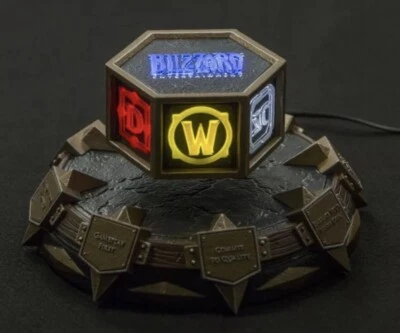 Blizzard Employee Holiday Gift 2018 Flotante Iluminado Giratorio Estatua Cargador USB NUEVO EN CAJA Foto 1 de 3