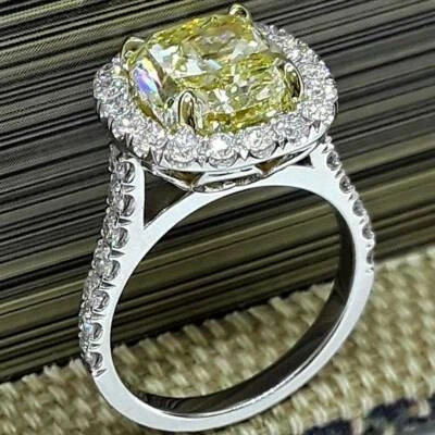 Elegante anillo solitario halo de zafiro amarillo creado en laboratorio de 6 quilates enchapado en oro blanco de 9 k Foto 1 de 4
