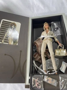 Integrity Toys Fashion Royalty Femme du Monde Natalia Fatale Doll NRFB Japan - Picture 1 of 8