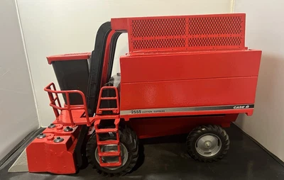 Cosechadora exprés de algodón Case IH 2555 Scale Models 1/16 Foto 1 de 4