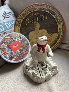 "Coca-Cola" Konvolut 3 Sammlerstücke - Vintage Artikel Tablett 1976, Blech 1998, Metall Bär - Bild 1 von 9