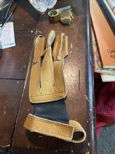 Used  Bear Traditional Archery Full Leather Glove! Size: Small - Picture 1 of 4