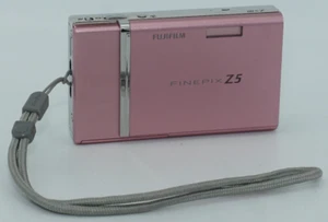 Fujifilm FinePix Z5FD 6,3 megapixel fotocamera digitale rosa, scheda xD 1 GB e caricatore ORIGINALE - Foto 1 di 12