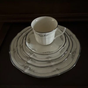 CENA + ENSALADA + PAN + TAZA + PLATILLO NORITAKE ALLENDALE 7359 (5 piezas) - Imagen 1 de 18