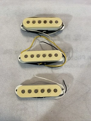 Camionetas Fender Stratocaster 1992 5,175/5,234/5,141 ohmios México Foto 1 de 4