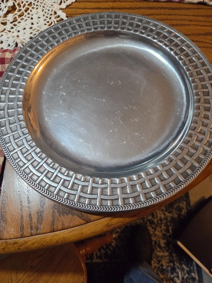 Plato para servir Wilton Armetale 12,25 pulgadas tejido canasta Foto 1 de 2