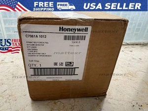 Nuevo en caja Honeywell C7061A1012 Detector de llama con detección UV - Imagen 1 de 5