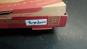 Briefmarkenweis Jugoslawien Briefmarken auf Seiten Pergamin est 900 Marken im Pizzakarton  - Bild 1 von 19