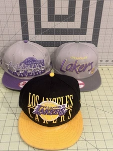Lote de 3 gorras Lakers - Imagen 1 de 8