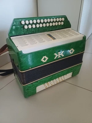 SOVIET ACCORDION "NARAČ" GARMON ARMONIKA VINTAGE BUTTON ГАРМОНЬ GOOD - Image 1 of 4