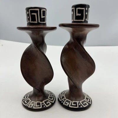 "Par de candelabros cónicos de piedra de jabón en espiral tallados a mano de 7,5"" de alto" Foto 1 de 4