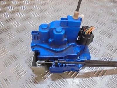 2013 FIAT 500L Multijet Lounge 5DR MK1 PASSENGER REAR DOOR LOCK CATCH - Image 1 of 2