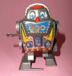 VTG YONE JAPAN MINI TIN PLASTIC CLOCKWORK SPACE ROBOT w/ ORIGINAL KEY 1960's - Picture 1 of 10