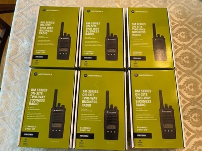 6 NEW MOTOROLA RMU2080D 8 CHANNEL TWO-WAY BUSINESS RADIOS 2 WATT UHF RADIO - Image 1 of 4