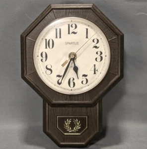 Spartus Plastic School House Quartz Wall Clock T&W Excellent Used Condition - Picture 1 of 10