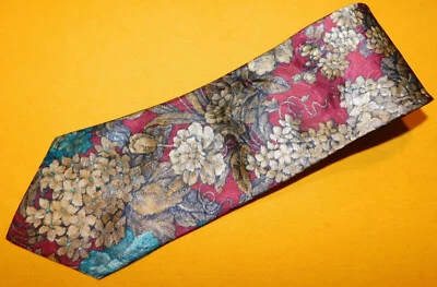 OLEG CASSINI FEITO NOS EUA GRAVATA DE POLIÉSTER FLORAL VERMELHA/VERDE/AMARELA - GRAVATAS DE DESIGNER. - Imagem 1 de 3