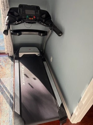 Bow flex BXT 216 treadmill. Home gym. Heavy duty - Image 1 of 4