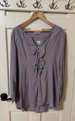 Top túnica crepé frontal con volantes de lavanda Soft Surroundings lavanda manga larga mediana Foto 1 de 4