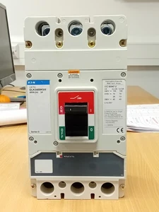 Eaton Memshield 2 - 400 Amp Main Switch Disconnector 3 Phase Pole GLK3400SM MCCB - Picture 1 of 12