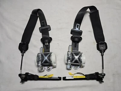 2014 - 2017 Fiat 500L Drivers & Passengers Front Seat Belts (OEM) Black  - Image 1 of 4