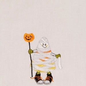 Mummy Halloween Guest Towel - Picture 1 of 4
