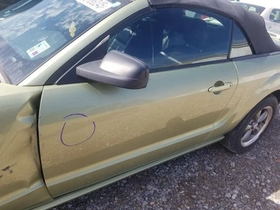 06 2006 FORD MUSTANG GT CONVERTIBLE FRONT DOOR GREEN LEFT DRIVER WITHOUT GLASS - Image 1 of 4
