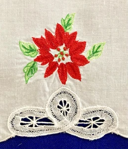 2 Christmas Poinsettia Embroidered Fingertip Guest Towels 20 x 12 White Cotton - Picture 1 of 9