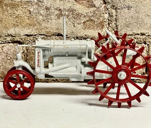 Vintage weißer Ford Fordson 1:16 Modell 1848 Ertl Farm Tractor auf roten Stahlfelgen - Bild 1 von 7
