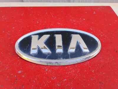 KIA SEDONA 2006-2011 EMBLEMA MALETERO TRASERO CROMO PLATA GENUINO 36353-1F010 Foto 1 de 4