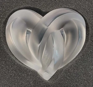 Auténtico pisapapeles corazón anudado cristal satinado transparente Lalique nuevo en caja - Imagen 1 de 8