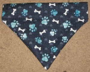 Stampe zampe e ossa di cane su bandana per cani blu e a quadri - 5 taglie XS-XL - Foto 1 di 1