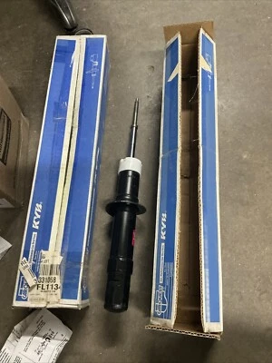 KIT DE SUSPENSIÓN AMORTIGUADORES PAR DELANTERO KYB de 2 piezas para Chrysler Sebring 1996-2002 Foto 1 de 3