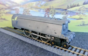 White Metal Bodyshell and chassis for Merchant Navy class loco- excellent order - Picture 1 of 9